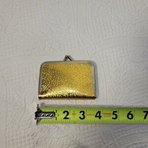 362/300. Clasp Purse Traveling Sewing Kit Gold Vintage